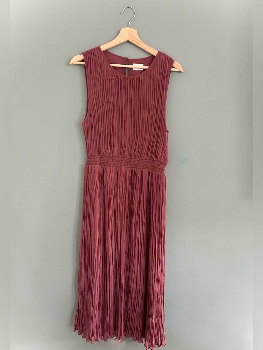 Wilfred Pleated Sleeveless Midi Dress in Dusty Rose